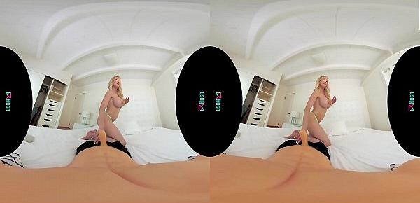  VRHUSH Brandi Love masturbating in virtual reality